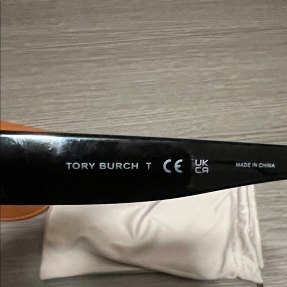 Tory Burch Black Rectangular Sunglasses - Picture 4 of 11